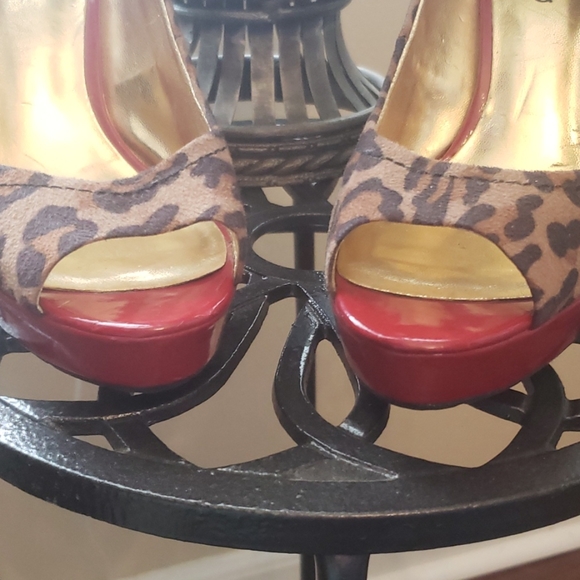 🐆Animal Print Red Bottom Stilettos 👠 - Picture 2 of 5